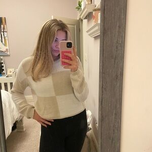 Jessica Simpson sweater